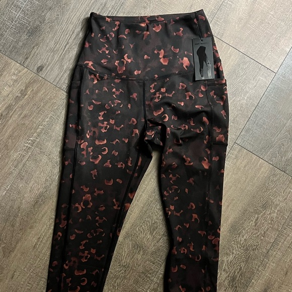 NWT•High Waist LegEnd 7/8 Leggings Pockets Watercolor Leopard Print Compression - Picture 2 of 7